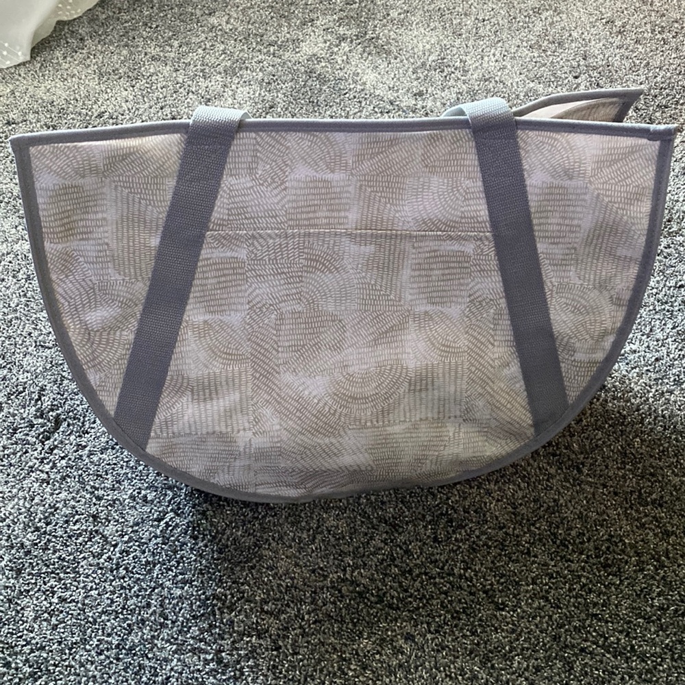 New Thirty-one Round Utility Tote
